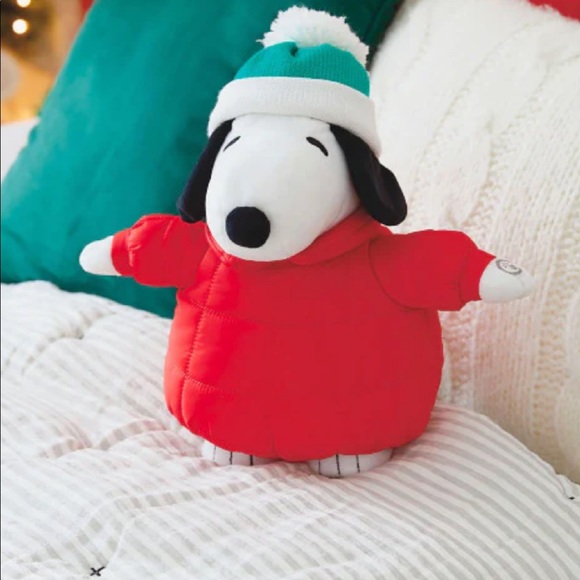 Hallmark plush Other - Hallmark 2021 Peanuts Bundled Up Snoopy Musical Plush Christmas New